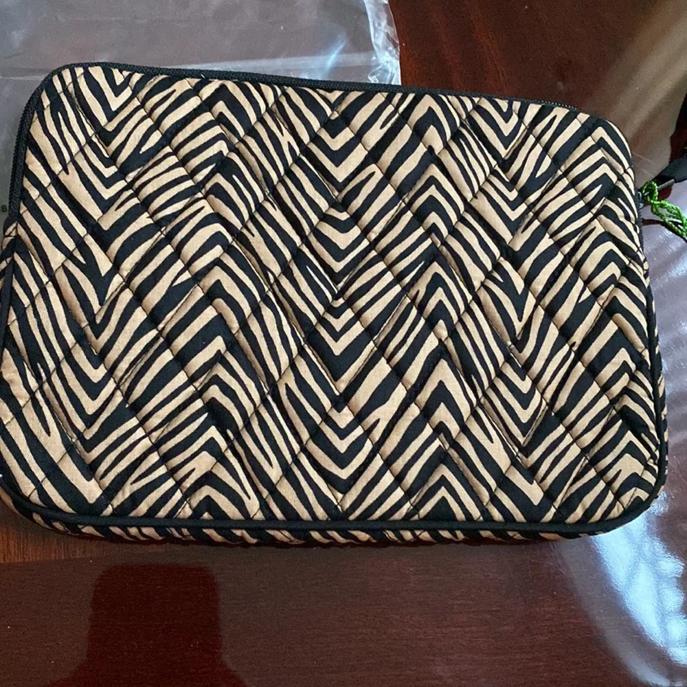NEW Vera Bradley E-Reader Sleeve in “Zebra” Brown Animal Print padded retired!